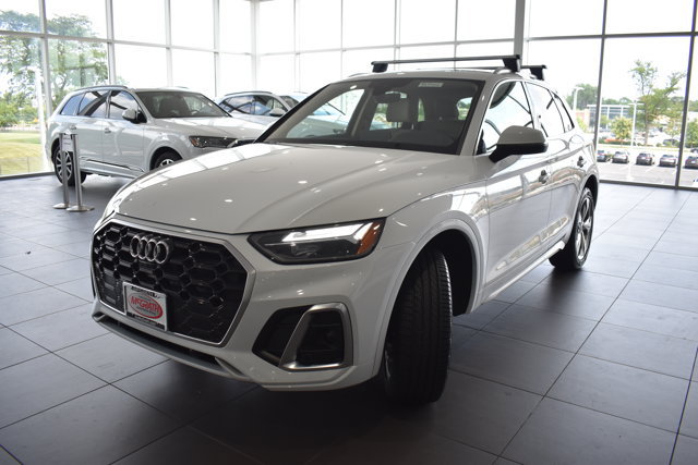 Used 2023 Audi Q5 2.0T Premium Plus w/ Premium Plus Package AWD/4WD image 3