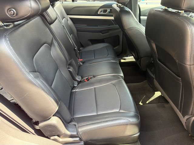 Used 2016 Ford Explorer XLT w/ Equipment Group 202A FWD image 17