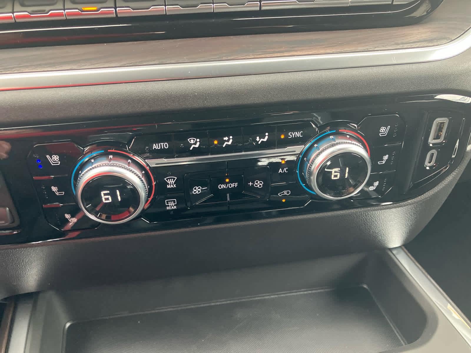 New 2026 GMC Sierra 1500 SLT w/ SLT Premium Package image 31