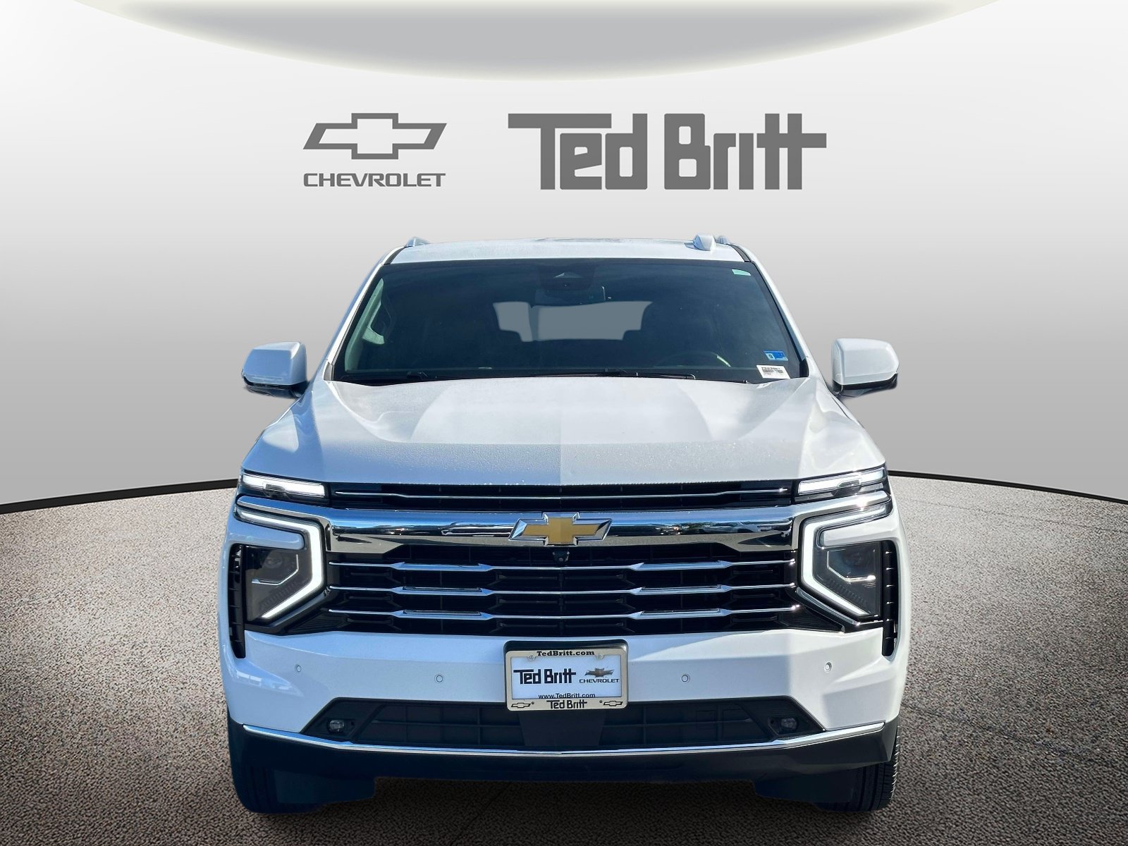 Used 2026 Chevrolet Suburban LT w/ Comfort Package AWD/4WD image 2