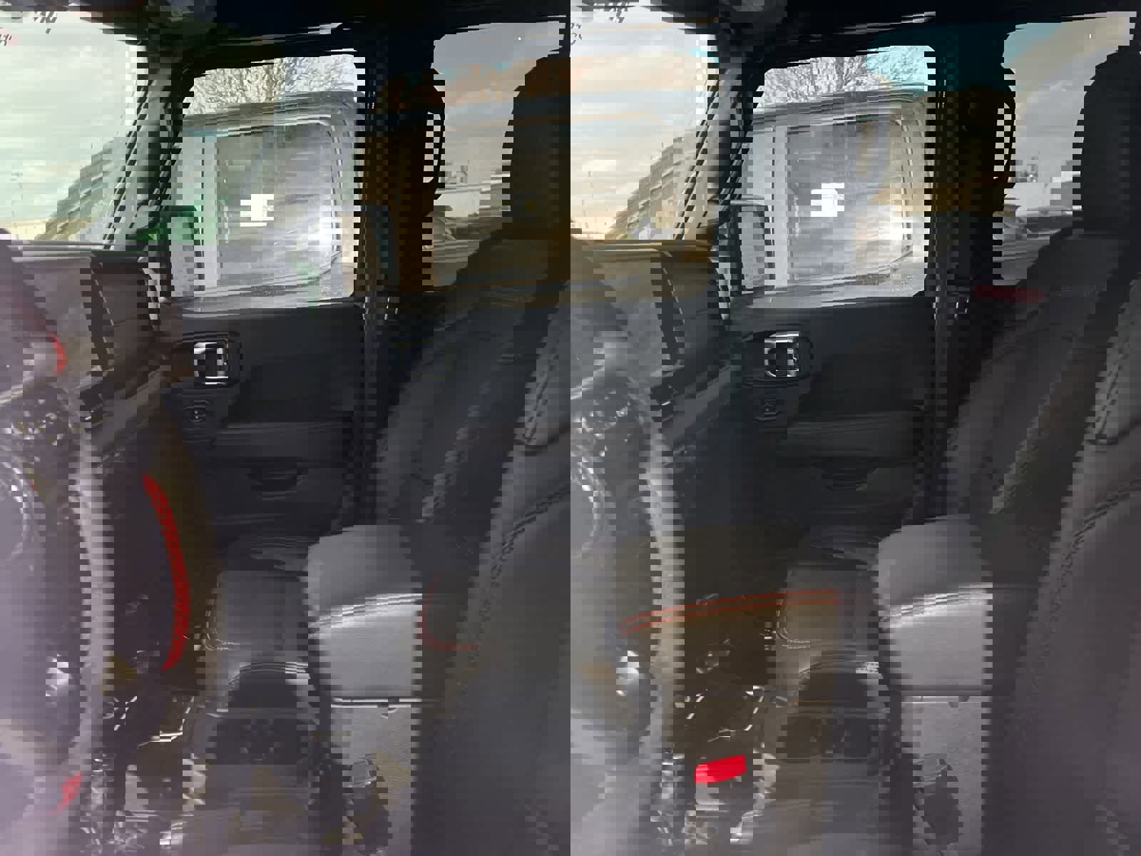 Used 2024 Jeep Wrangler Unlimited Rubicon image 32