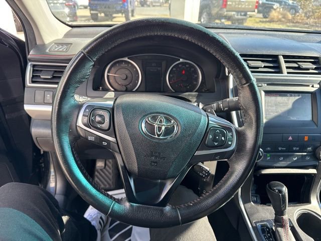 Used 2017 Toyota Camry SE w/ Moonroof Package image 14