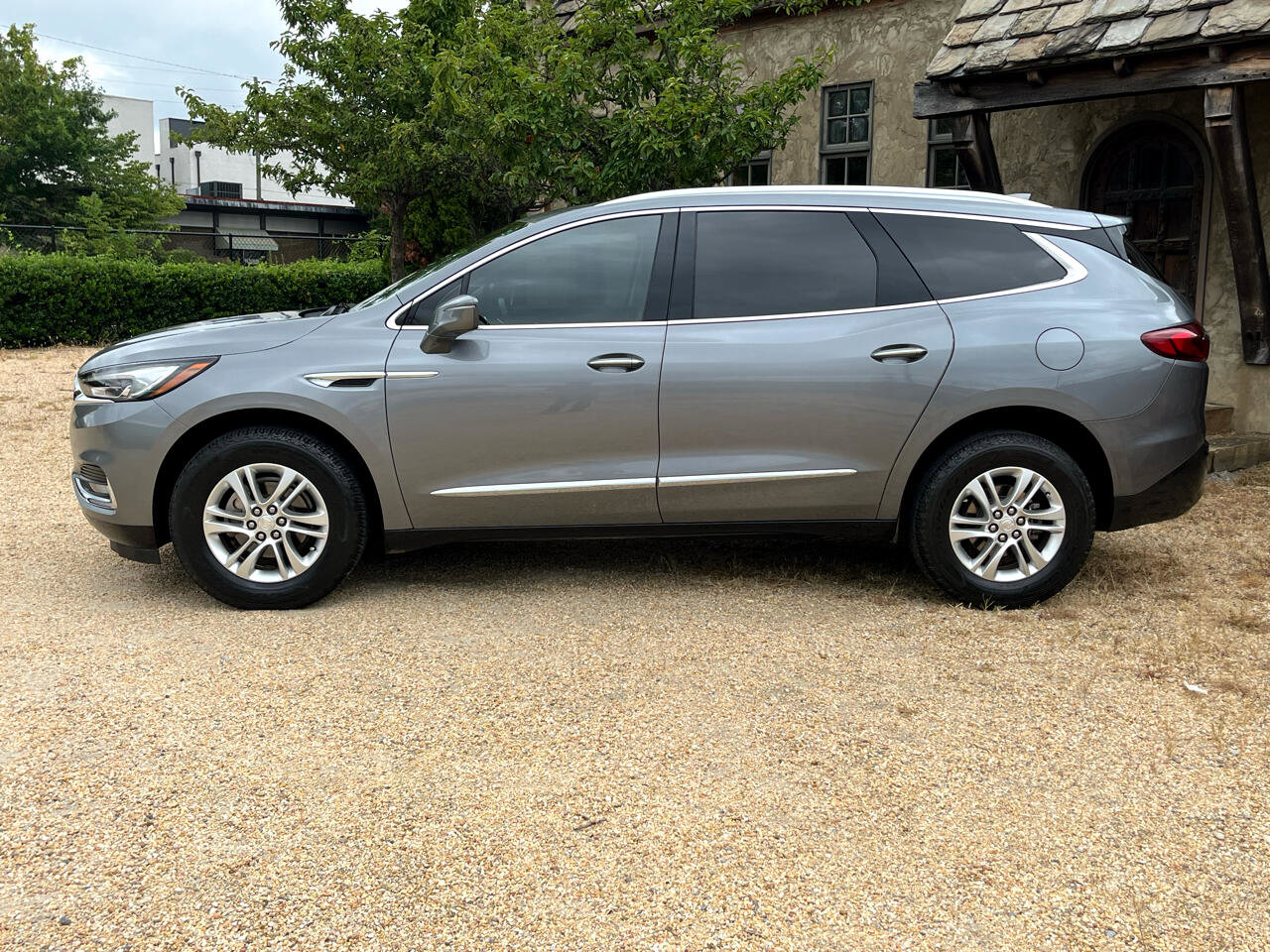 Used 2020 Buick Enclave Essence image 4