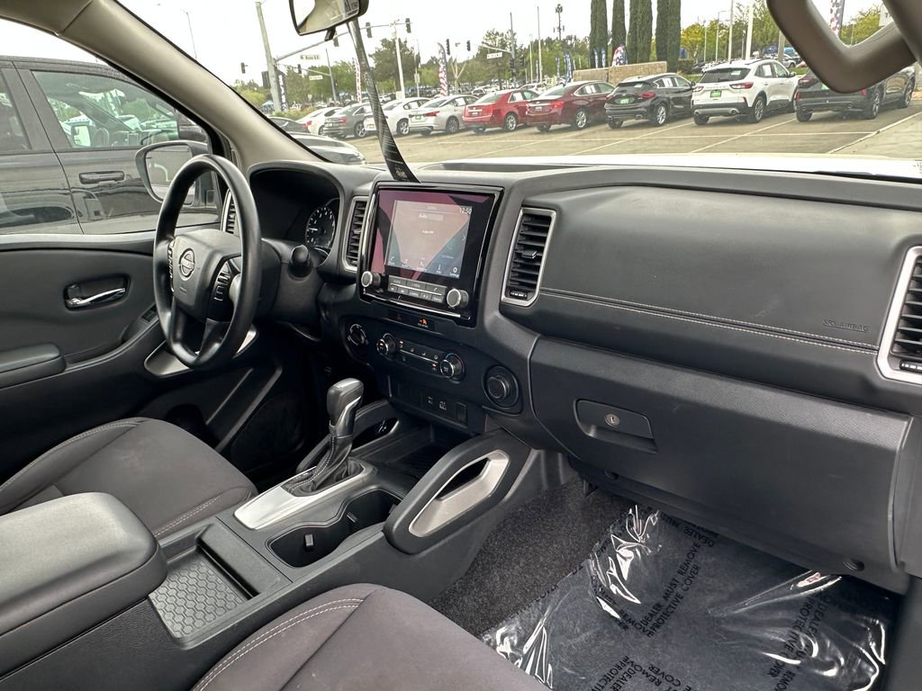 Used 2022 Nissan Frontier SV image 12