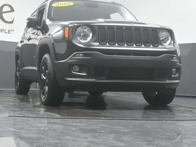Used 2018 Jeep Renegade Altitude w/ UConnect 8.4 Nav Group AWD/4WD image 3