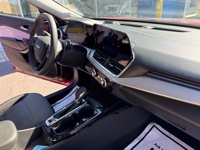 Used 2025 Chevrolet Trax LT FWD image 26
