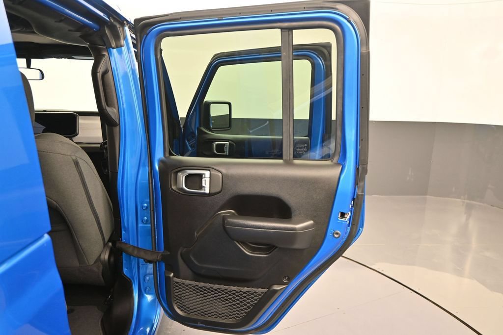 Used 2025 Jeep Gladiator Sport AWD/4WD image 30
