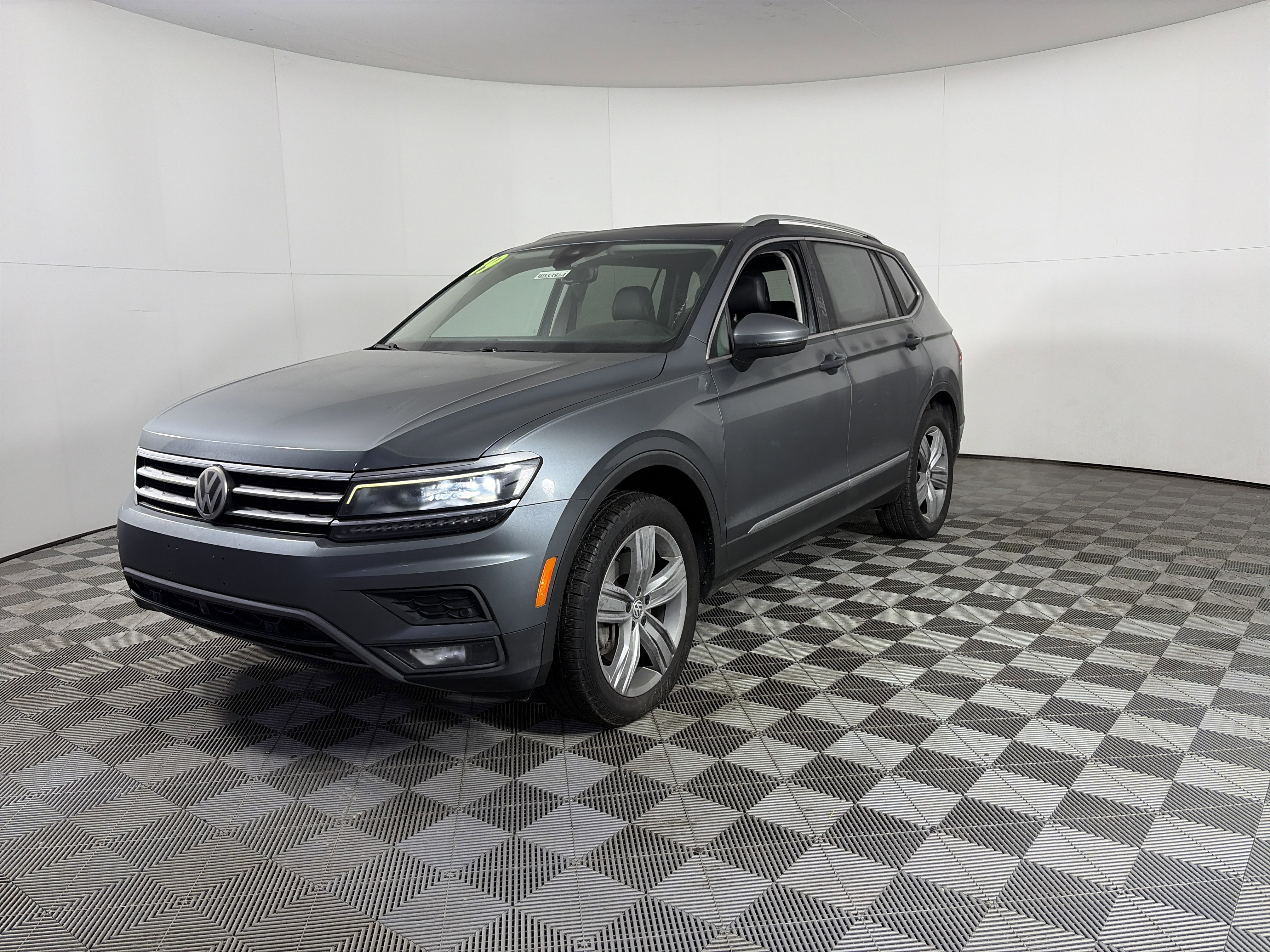 Used 2019 Volkswagen Tiguan SEL Premium image 3