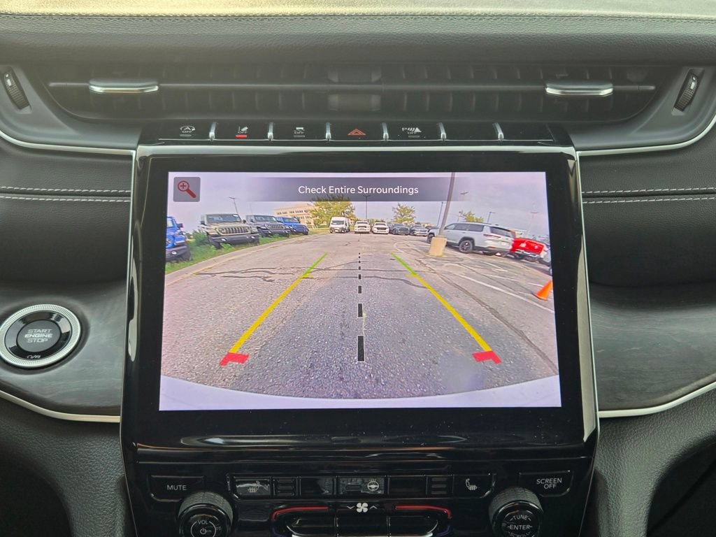 Used 2023 Jeep Grand Cherokee Limited AWD/4WD image 23