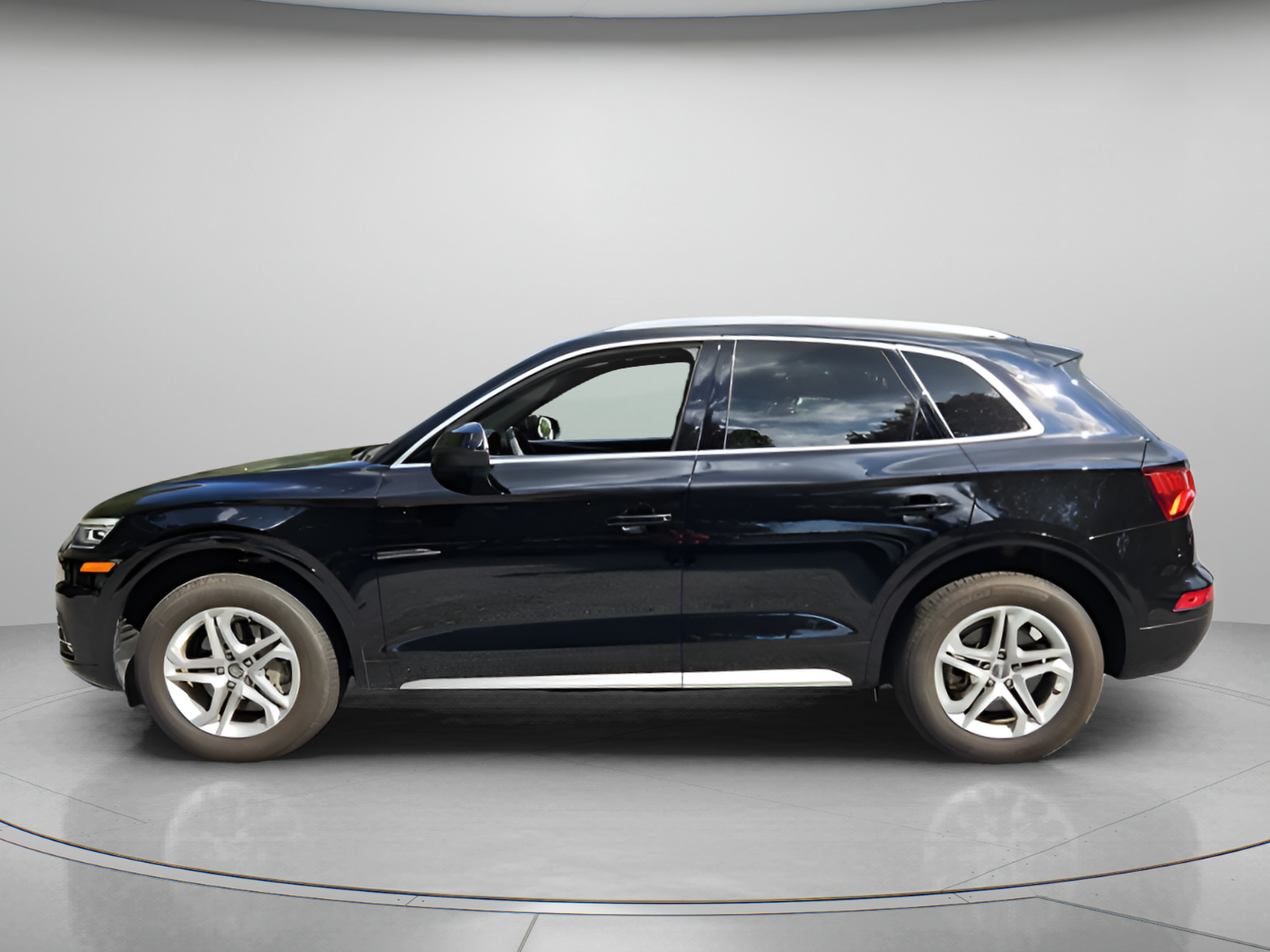 Used 2019 Audi Q5 2.0T Premium AWD/4WD image 2