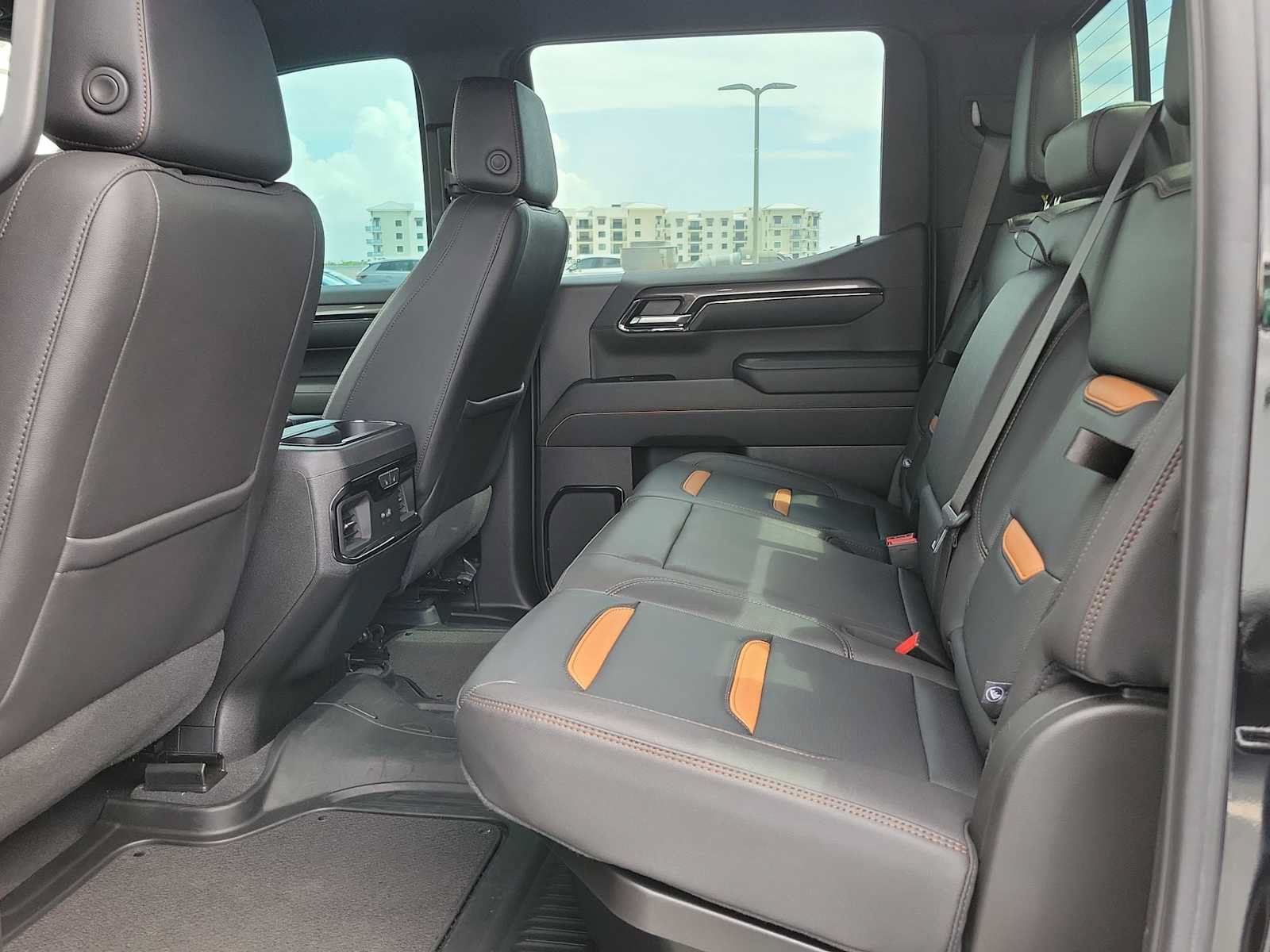 Used 2023 GMC Sierra 1500 AT4 w/ Technology Package AWD/4WD image 17