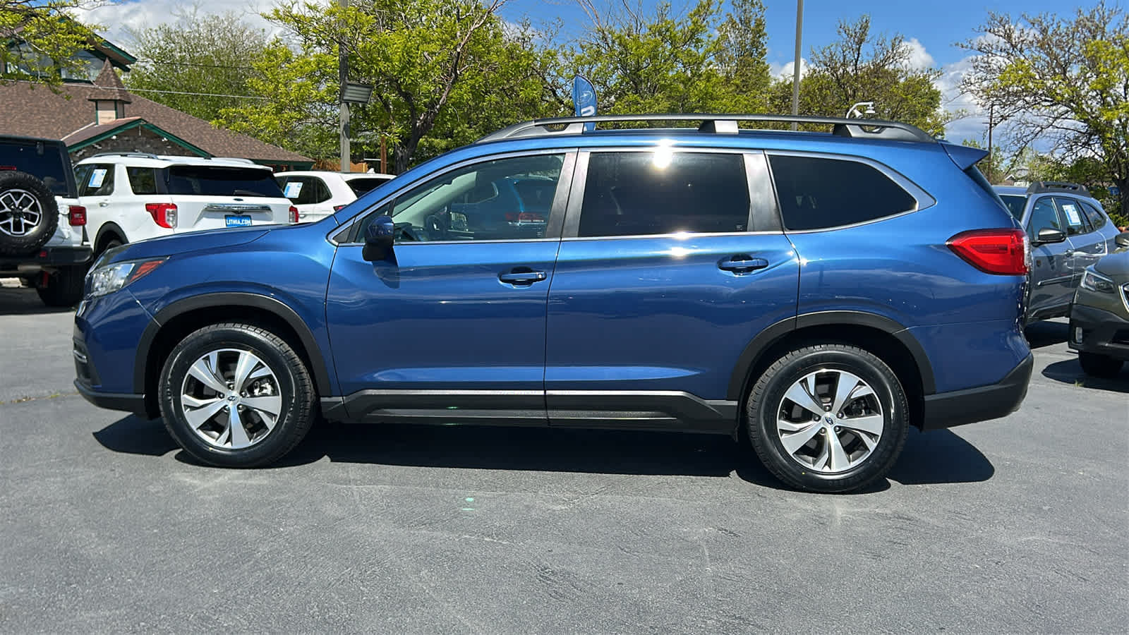Certified 2022 Subaru Ascent Premium w/ Convenience Package AWD/4WD image 9