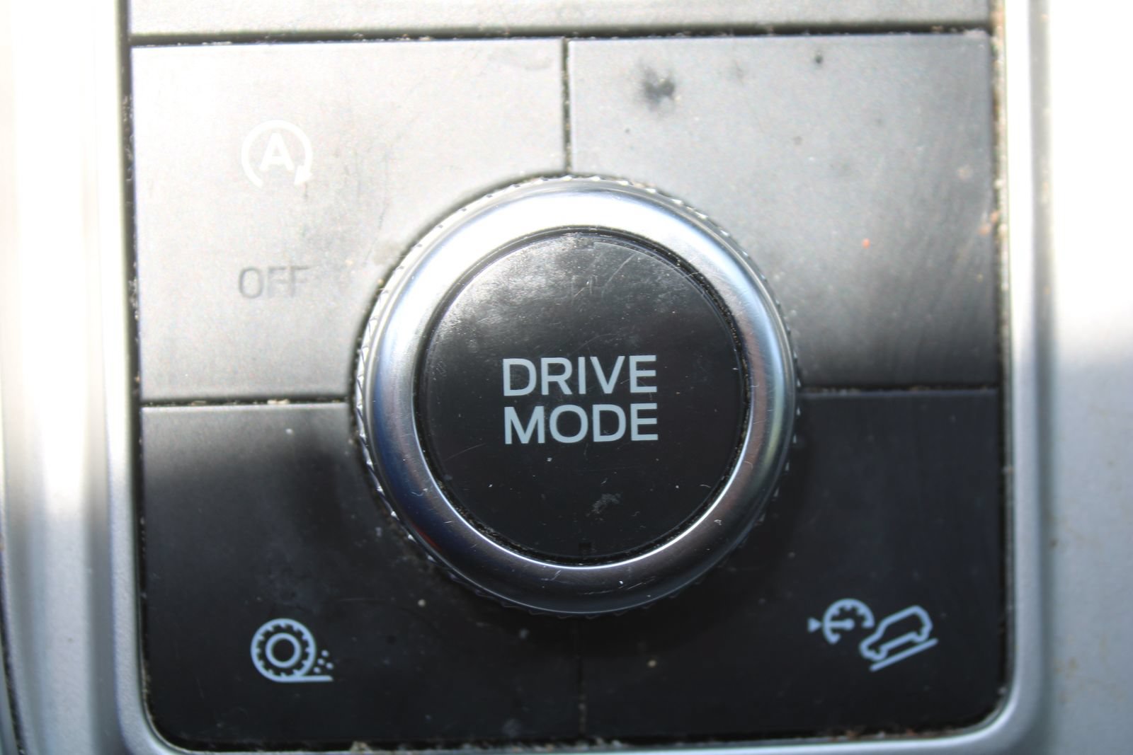 Used 2022 Ford Explorer XLT w/ Equipment Group 202A AWD/4WD image 38