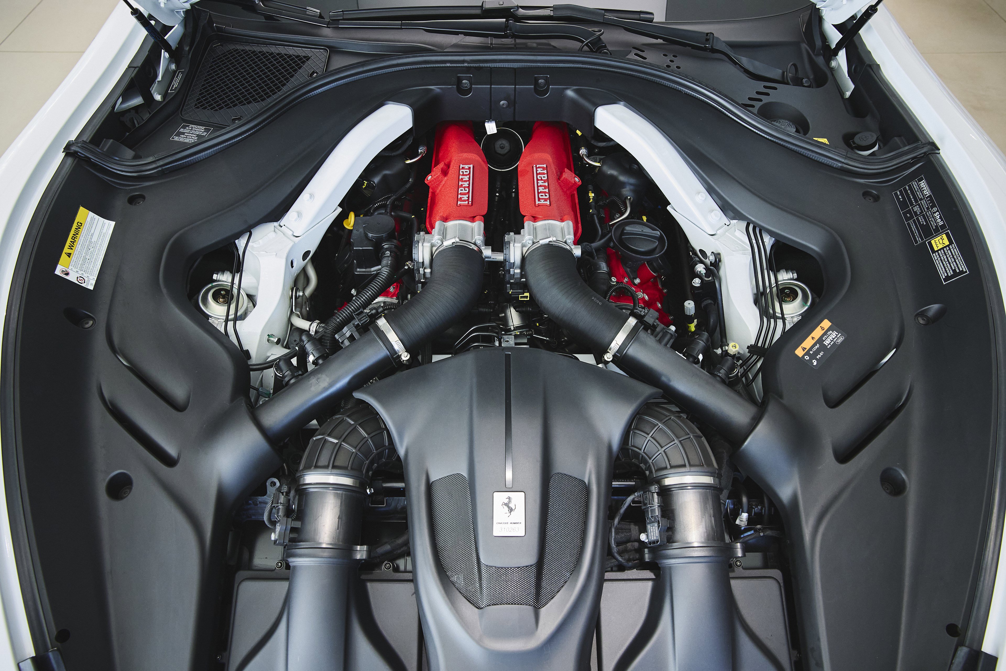 Used 2024 Ferrari Roma Spider image 16