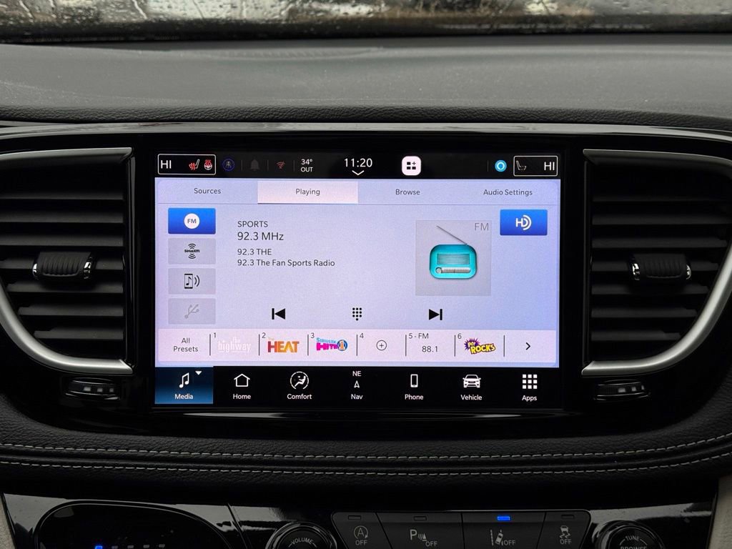 Used 2024 Chrysler Pacifica Limited image 44