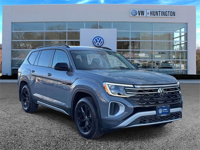 Certified 2025 Volkswagen Atlas Peak Edition SE image 1