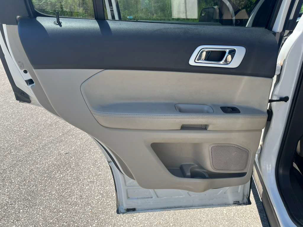 Used 2012 Ford Explorer XLT FWD image 9