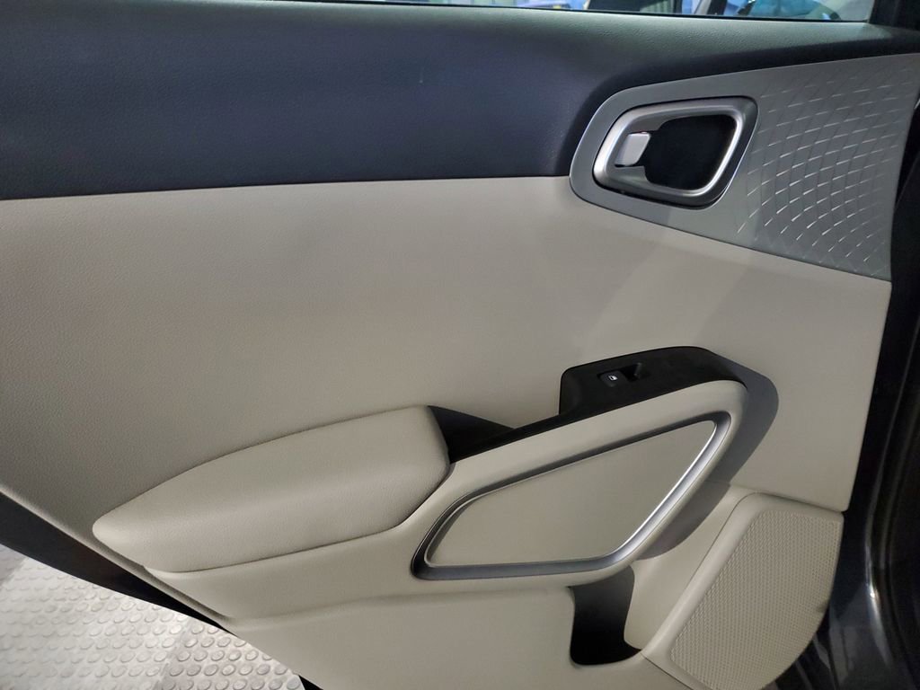 Certified 2025 Kia Soul LX FWD image 16