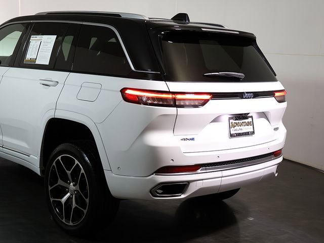 Used 2022 Jeep Grand Cherokee Summit AWD/4WD image 11