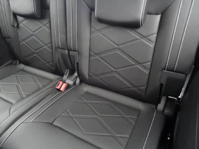 Used 2025 Volkswagen Atlas SE AWD/4WD image 15