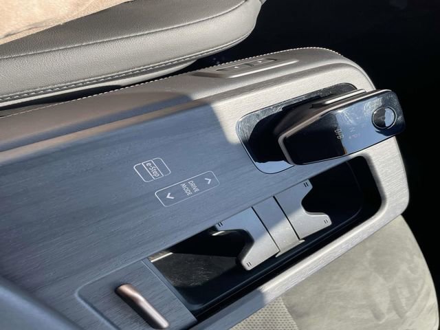 Certified 2023 Nissan Ariya FWD image 23