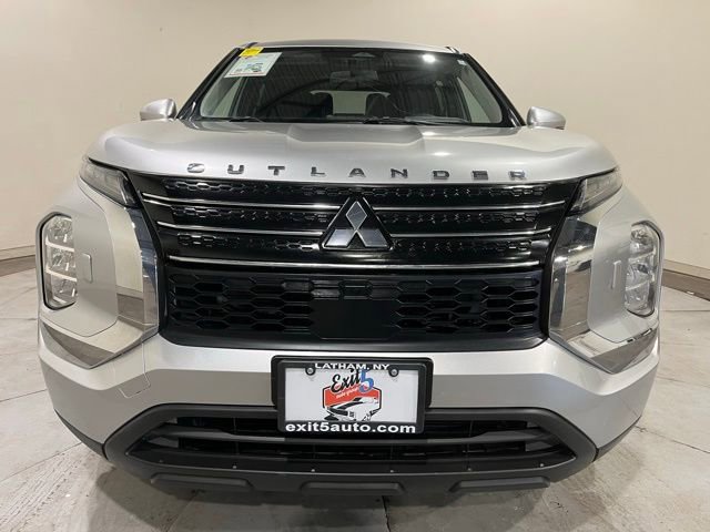 Used 2022 Mitsubishi Outlander ES image 3