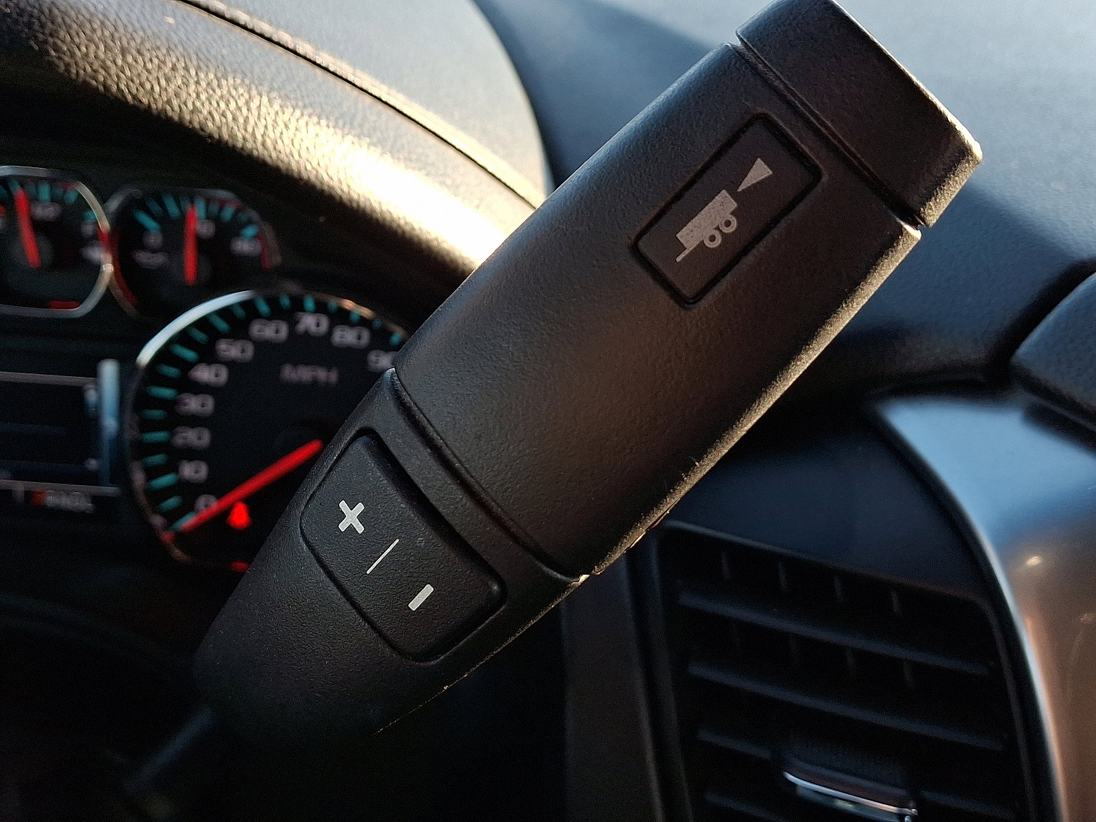 Used 2018 Chevrolet Suburban LT image 14