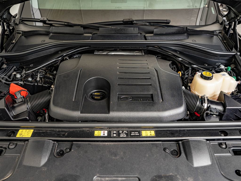 Certified 2025 Land Rover Range Rover Long Wheelbase SE AWD/4WD image 39