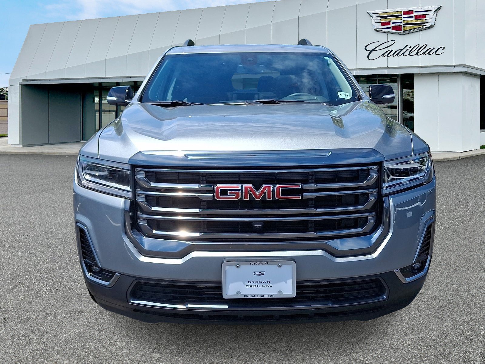 Used 2023 GMC Acadia AT4 w/ Technology Package AWD/4WD image 2