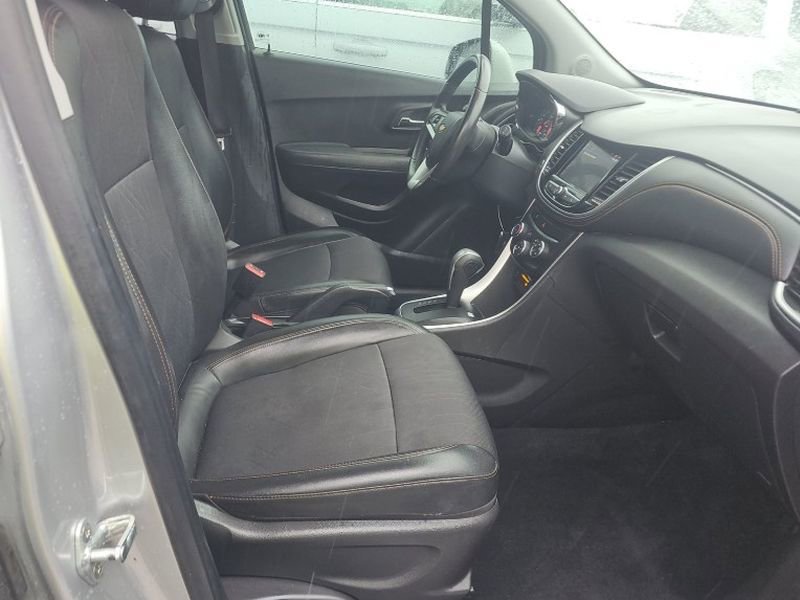 Used 2020 Chevrolet Trax LT w/ LT Convenience Package image 31