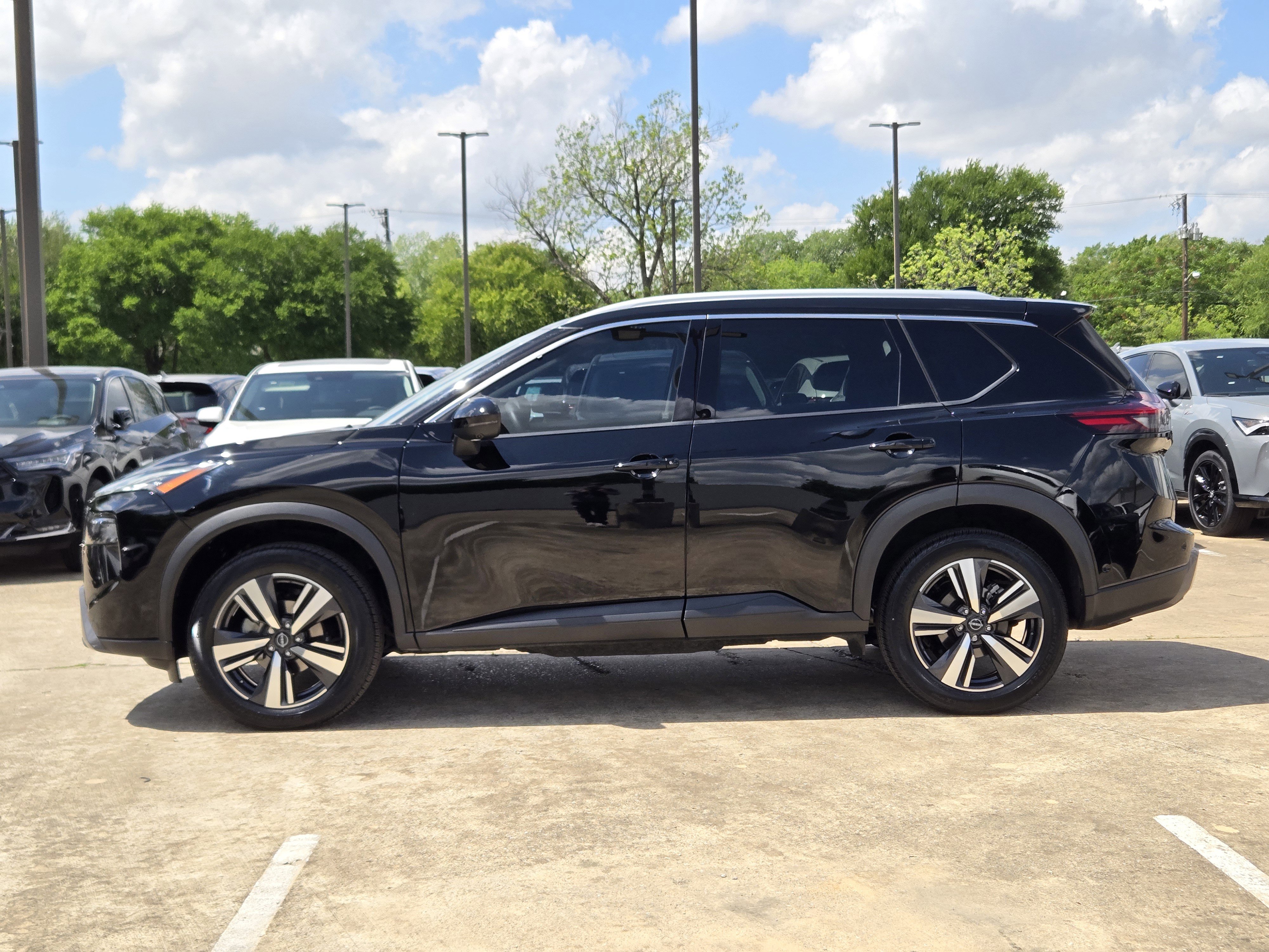 Used 2024 Nissan Rogue SL image 5