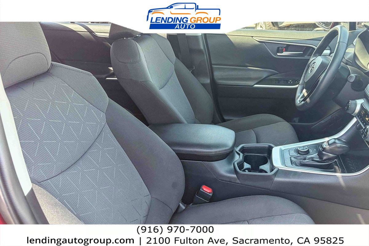 Used 2020 Toyota RAV4 XLE w/ Convenience Package AWD/4WD image 16