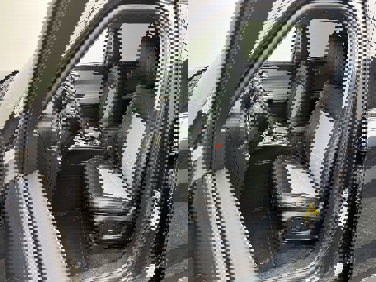 Used 2023 Ford Explorer XLT w/ Equipment Group 202A image 10