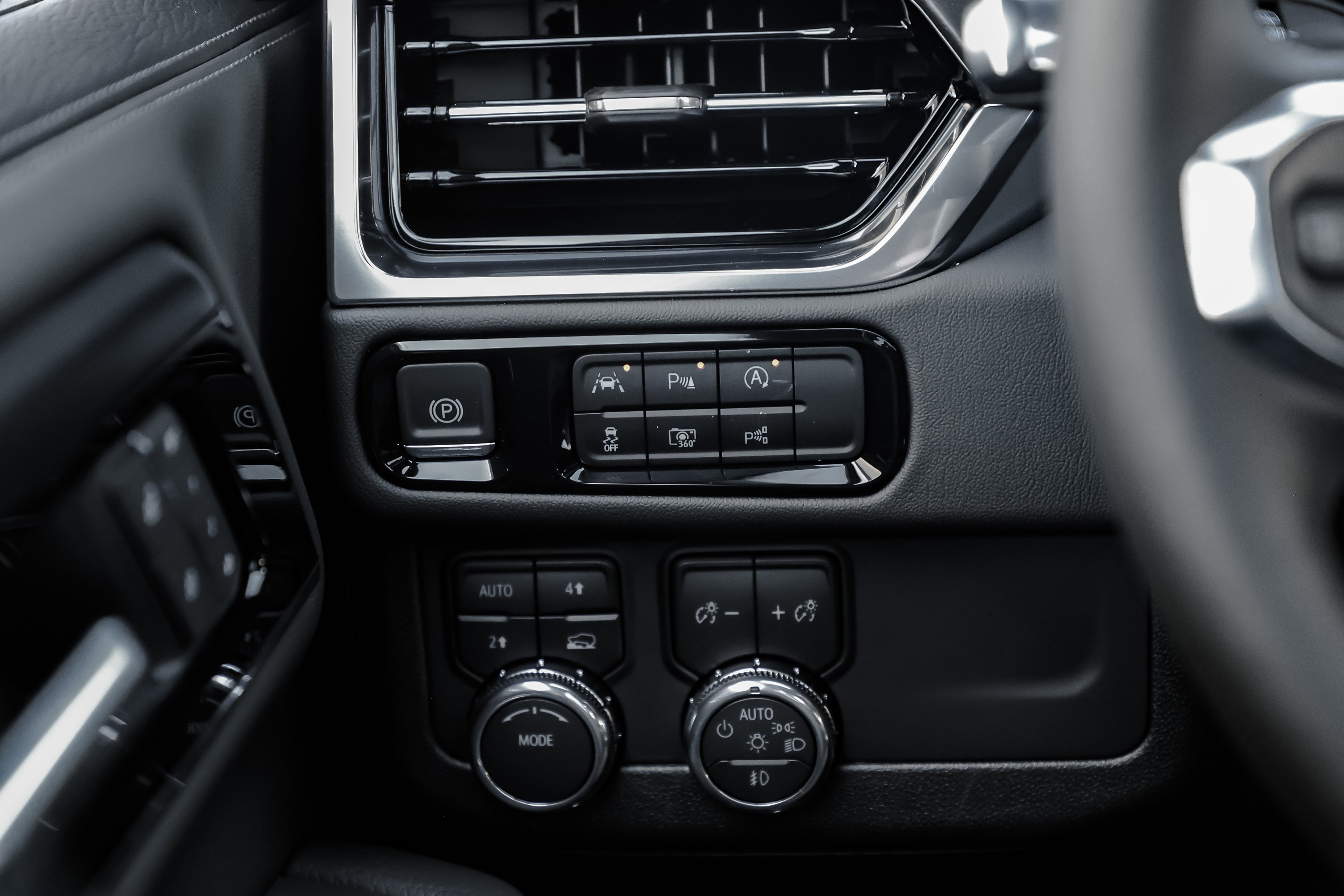 New 2026 GMC Yukon Denali w/ Sun & Power Step Package image 22