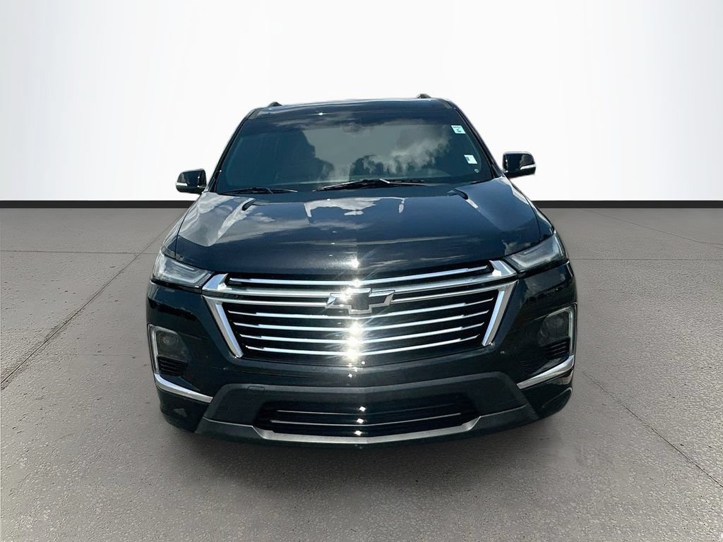 Used 2023 Chevrolet Traverse Premier FWD image 2
