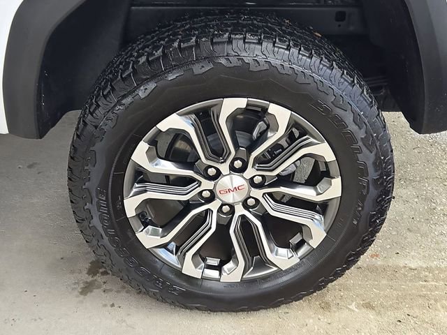 Used 2025 GMC Canyon Denali image 32