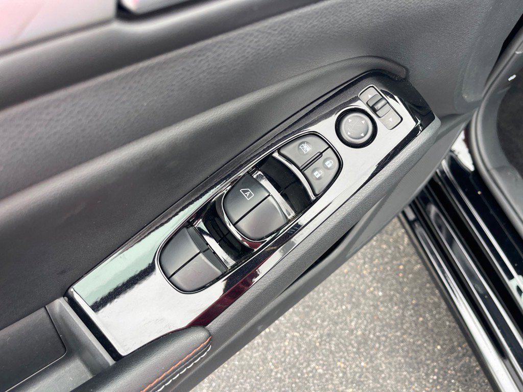 Used 2024 Nissan Altima 2.5 SR w/ SR Premium Package image 8