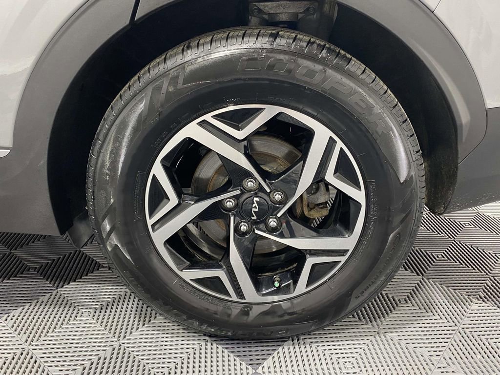 Used 2024 Kia Sportage LX image 9