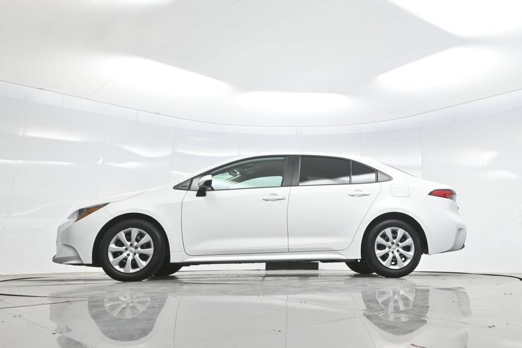 Used 2025 Toyota Corolla LE FWD image 7