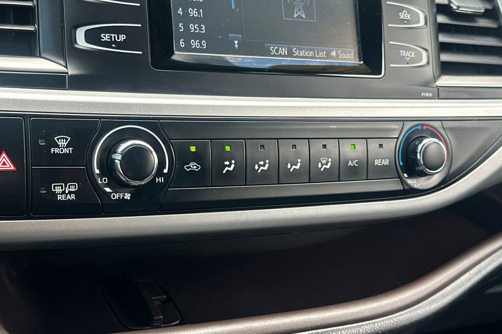 Used 2019 Toyota Highlander LE image 18