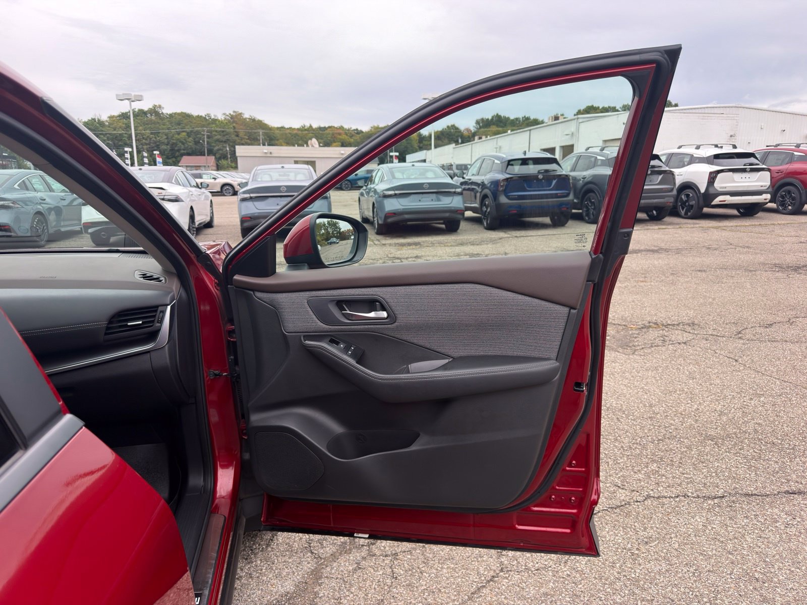 Used 2023 Nissan Rogue SV AWD/4WD image 35