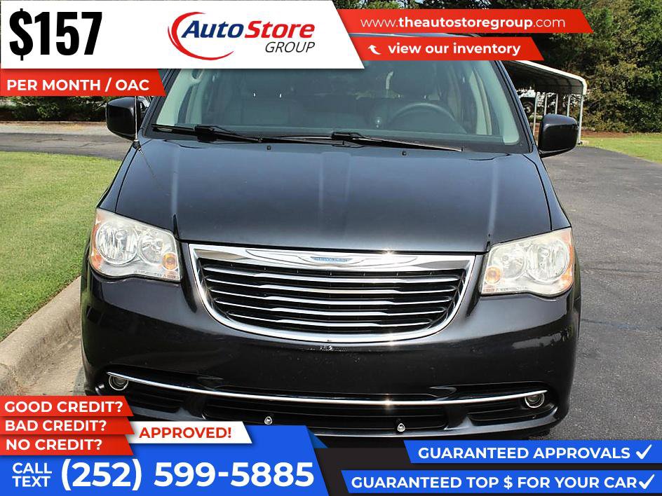 Used 2013 Chrysler Town & Country Touring FWD image 3