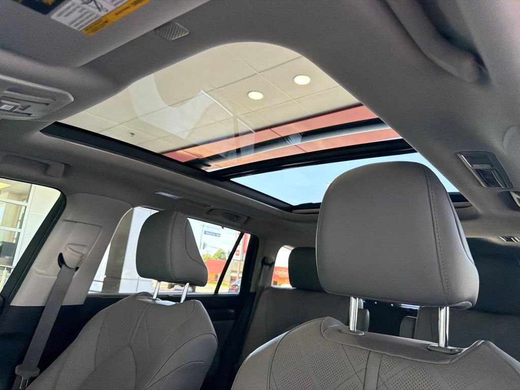 Used 2022 Toyota Highlander Platinum AWD/4WD image 23