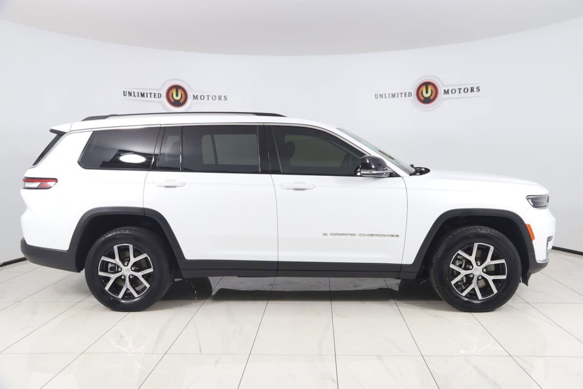 Used 2024 Jeep Grand Cherokee L Limited AWD/4WD image 2
