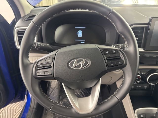 Used 2025 Hyundai Venue SEL image 32
