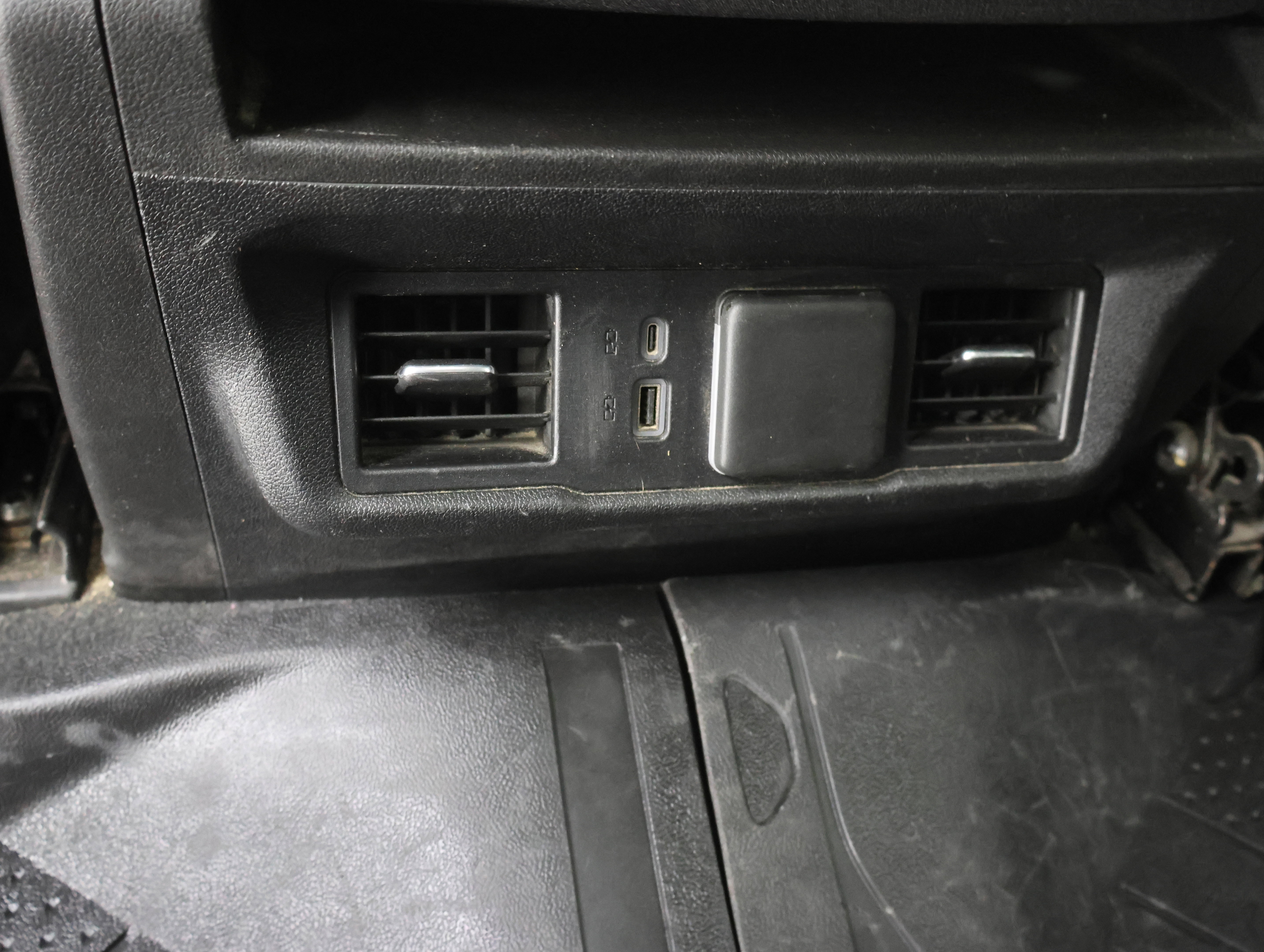 Used 2024 Chevrolet Silverado 2500 LT w/ Midnight Edition image 41