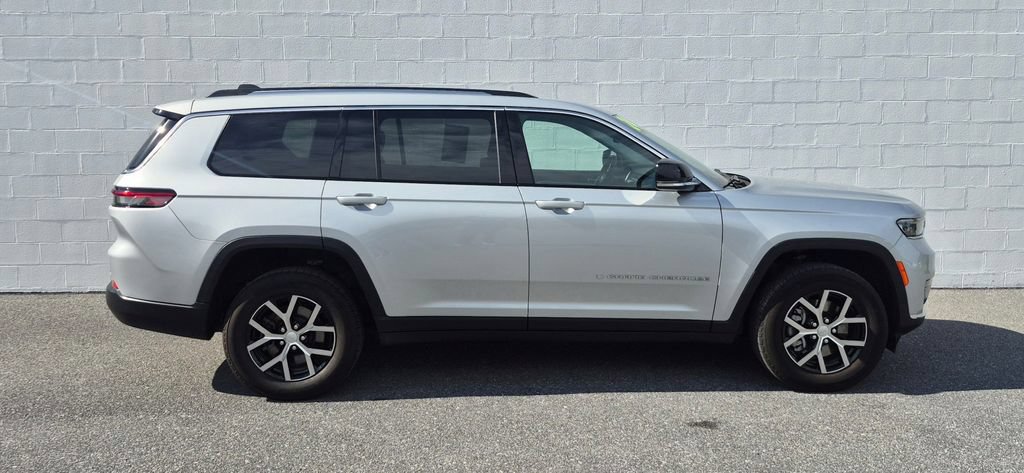 Used 2024 Jeep Grand Cherokee L Limited AWD/4WD image 29