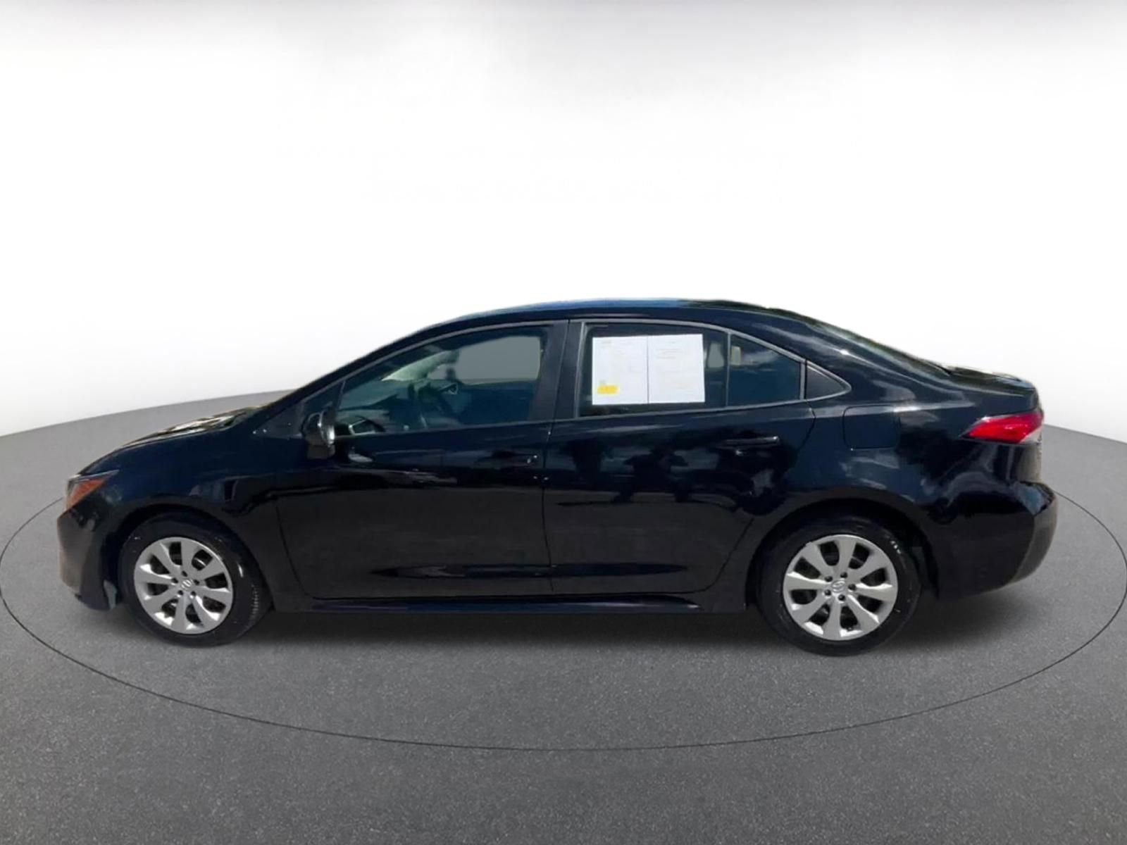 Used 2025 Toyota Corolla LE FWD image 9