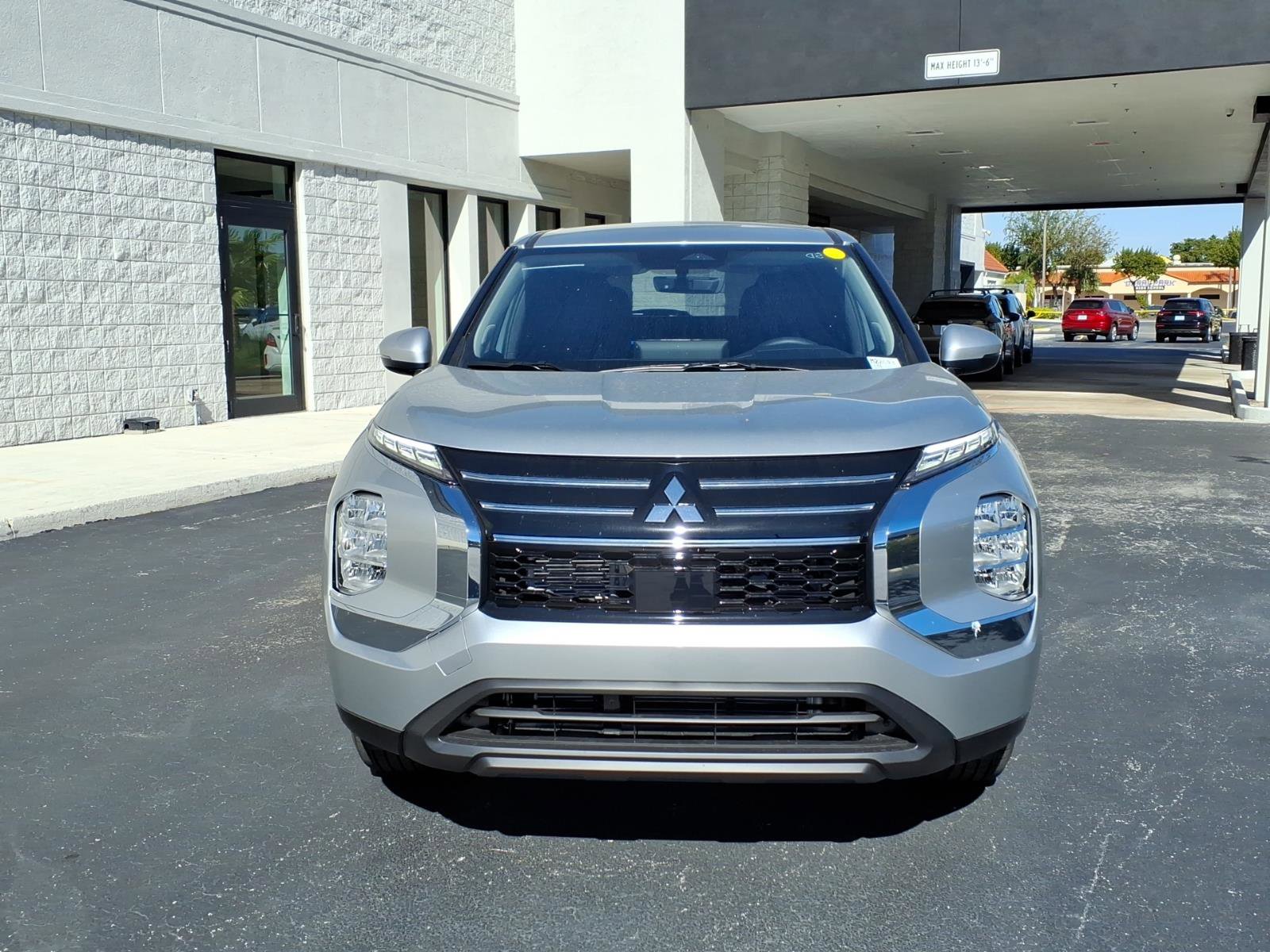 New 2026 Mitsubishi Outlander ES FWD image 8