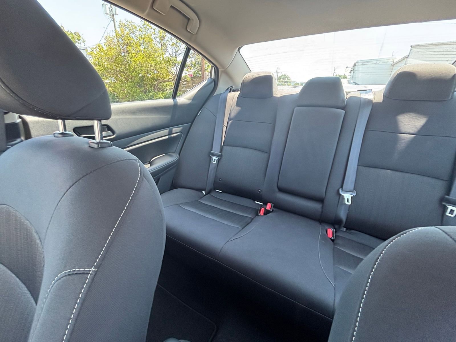 Used 2025 Nissan Altima 2.5 SV FWD image 40